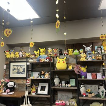 Ring Donuts - Decor - Donuts Near Me - Los Angeles, California