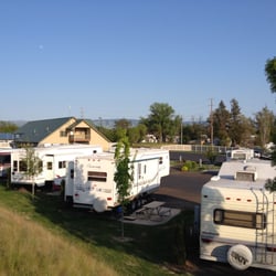 Blue Valley RV Park - Picnic tables at every site