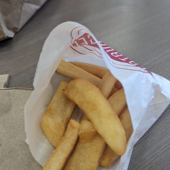 The Coffee Bean & Tea Leaf - Fat fries, came out hot which was nice, but not super tasty. - American Near Me - Baker, California