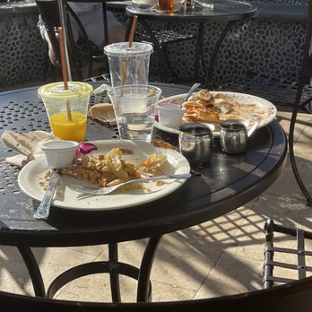 Urth Caffe - The tables stayed unclean for a long time, and you can't even find a clean table to sit to eat , - Coffee & Tea Near Me - Laguna Beach, California Urth Caffe - The tables stayed unclean for a long time, and you can't even find a clean table to sit to eat , - Coffee & Tea Near Me - Laguna Beach, California