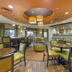 Best Western Plus Tupelo Inn & Suites - Breakfast Area