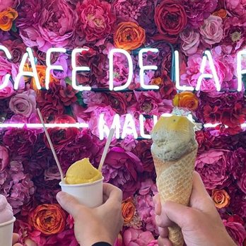 Le Cafe De La Plage - Inside - Coffee & Tea Near Me - Malibu, California Le Cafe De La Plage - Inside - Coffee & Tea Near Me - Malibu, California