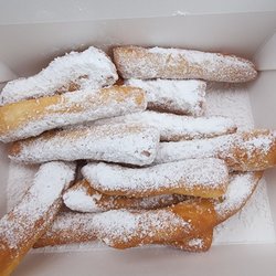Beignet Baton Rouge - Fingers to go!