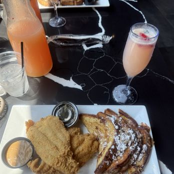 Unforgettable Kitchen and Cocktails - Lounges Near Me - Houston, Texas