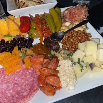 Bourbon N' Bubbles - Bars Near Me - Charleston, South Carolina