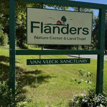 Flanders Nature Center - Entrance sign - Hiking Near Me - Woodbury, Connecticut Flanders Nature Center - Entrance sign - Hiking Near Me - Woodbury, Connecticut