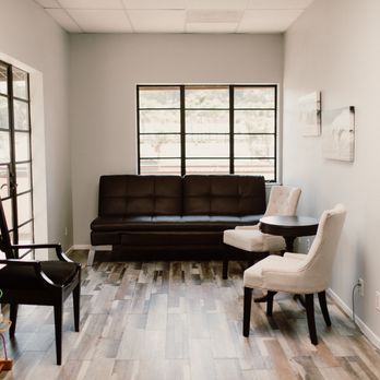 Foli Michael J, DC - Waiting Room - Chiropractors Near Me - Fallbrook, California Foli Michael J, DC - Waiting Room - Chiropractors Near Me - Fallbrook, California