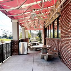 Freddy's Frozen Custard & Steakburgers - Patio