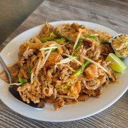 Thai Delight - Beef pad thai