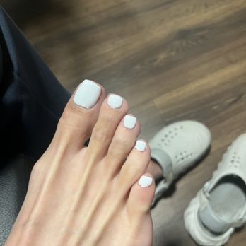 Creative Nail - Paint was not cleaned up - Nail Salons Near Me - Pittsburg, California
