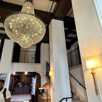 Holston House - Hotels Near Me - Nashville, Tennessee Holston House - Hotels Near Me - Nashville, Tennessee