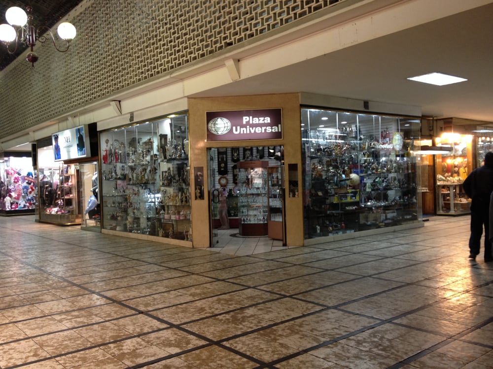 Plaza Universal