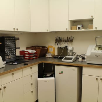 Integra Eyecare Centre - Our amazing opticians have an on-site lab to edge your new lenses in less than 30 minutes. - Optometrists Near Me - Burnaby, British Columbia Integra Eyecare Centre - Our amazing opticians have an on-site lab to edge your new lenses in less than 30 minutes. - Optometrists Near Me - Burnaby, British Columbia