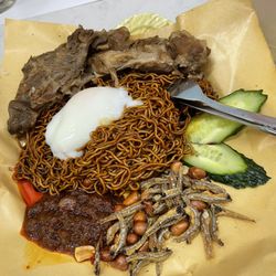 蘇媽.蘇媽馬來西亞茶餐室 - Hawker Style Mixed Noodle with Pork Ribs, Poached Egg ..