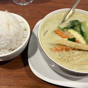 Mantra Raja - Green Curry - Thai Near Me - Carlsbad, California
