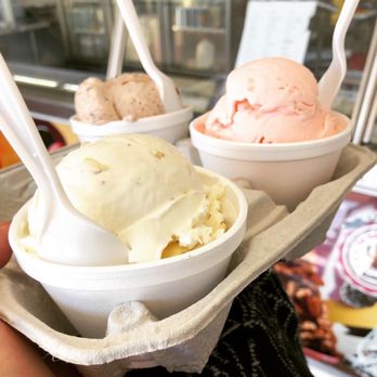 La Michoacana Azteca - Single scoops of the tequila, piñon (pink one) and chocolate. The chocolate tastes like Chocolate Abuelita! Delicious. - Ice Cream & Frozen Yogurt Near Me - Santa Paula, California La Michoacana Azteca - Single scoops of the tequila, piñon (pink one) and chocolate. The chocolate tastes like Chocolate Abuelita! Delicious. - Ice Cream & Frozen Yogurt Near Me - Santa Paula, California