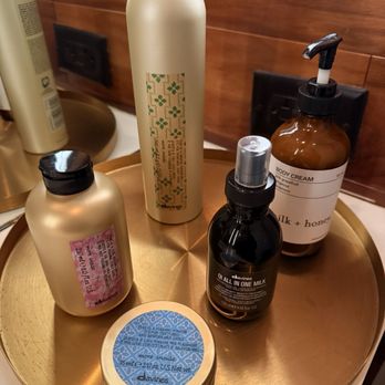 milk + honey | River Oaks - Complementary amenities in the spa space - Day Spas Near Me - Houston, Texas milk + honey | River Oaks - Complementary amenities in the spa space - Day Spas Near Me - Houston, Texas
