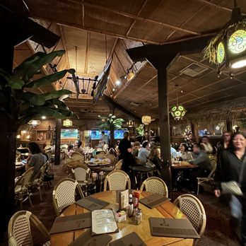 Damon's Steak House - Inside IG: @ammysalamii - Steakhouses Near Me - Glendale, California