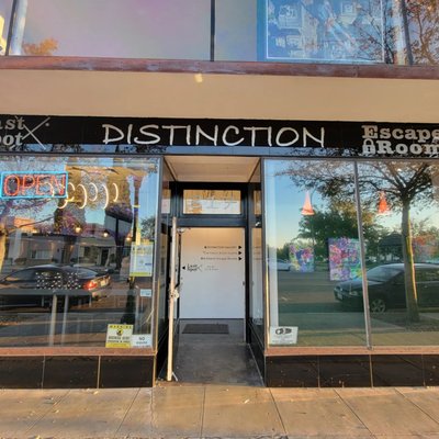 Distinction Gallery by null