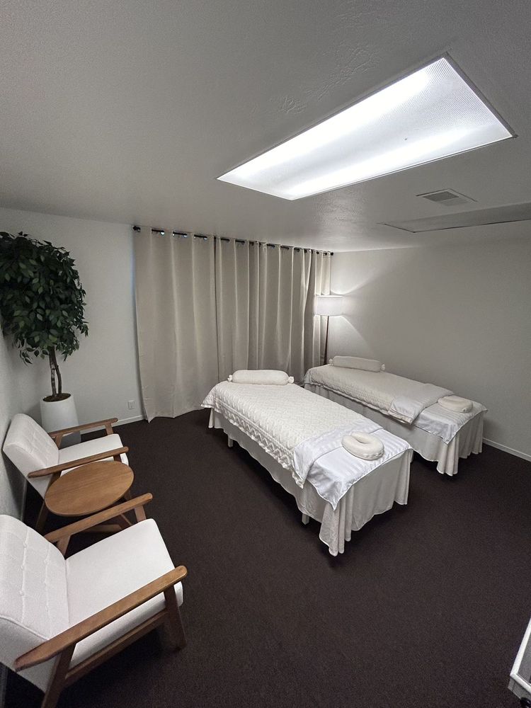 Trails Massage Therapy Logo