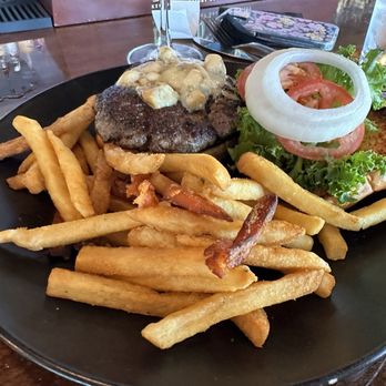 JJ’s Table and Bar - Black & Blue Burger - New American Near Me - Lakeside Marblehead, Ohio