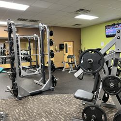 Anytime Fitness - Free weights