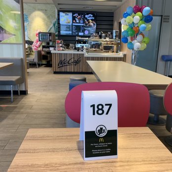 Mcdonald's - View from my table - Burgers Near Me - Trofa, 13