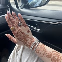 I Look Threading Salon - Henna :)