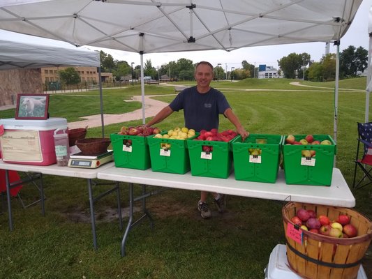 Eastside Farmers' Market by null