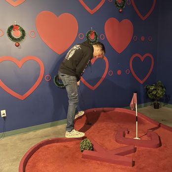 Sinkers Lounge - One of the putting holes - Mini Golf Near Me - Kansas City, Missouri Sinkers Lounge - One of the putting holes - Mini Golf Near Me - Kansas City, Missouri