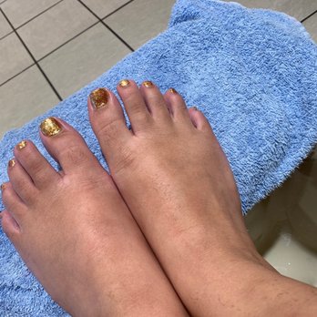 Yeah 1 Nails Bar - Ignore my hairy toes lol but my nice gold paint job done by Hau! - Nail Salons Near Me - Plano, Texas