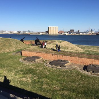 Fort McHenry - walk on the walls - Landmarks & Historical Buildings Near Me - Baltimore, Maryland Fort McHenry - walk on the walls - Landmarks & Historical Buildings Near Me - Baltimore, Maryland