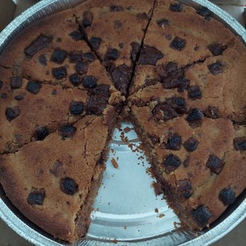 Fratelli's Pizzeria - Chocolate Chip cookie pie - Pizza Near Me - Victorville, California