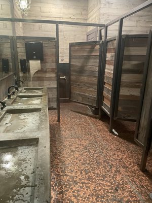 THE RAILHOUSE by null