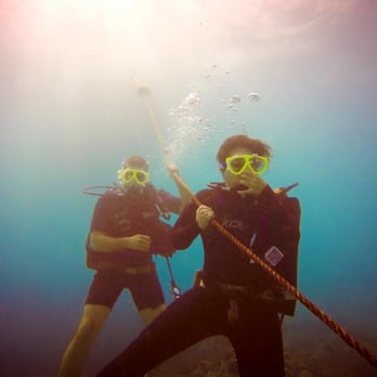 Oahu Diving - Entering the water - Scuba Diving Near Me - Honolulu, Hawaii Oahu Diving - Entering the water - Scuba Diving Near Me - Honolulu, Hawaii