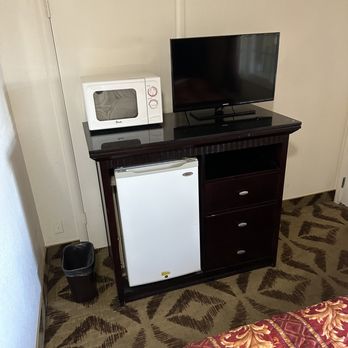Townhouse Motel - In the room amenities. - Hotels Near Me - Weed, California Townhouse Motel - In the room amenities. - Hotels Near Me - Weed, California