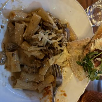 Stellini Trattoria - Rigatoni with filet mignon - Italian Near Me - Grapevine, Texas Stellini Trattoria - Rigatoni with filet mignon - Italian Near Me - Grapevine, Texas