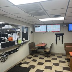 What-A-Burger No 13 - Inside