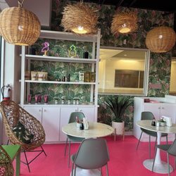 Kailani Poke - seating area
