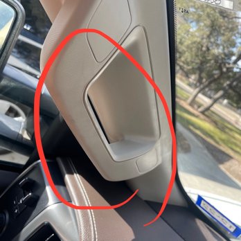 The Wash Tub - Looks like someone grabbed the handle while cleaning and dark smudges on the handle. - Car Wash Near Me - New Braunfels, Texas