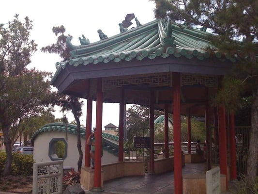 Photo of Ming Court - Orlando, FL, US. Walking into the side door of the establishment.