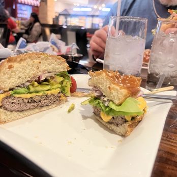 Gordon Ramsay Burger Las Vegas - Backyard burger - Burgers Near Me - Las Vegas, Nevada Gordon Ramsay Burger Las Vegas - Backyard burger - Burgers Near Me - Las Vegas, Nevada