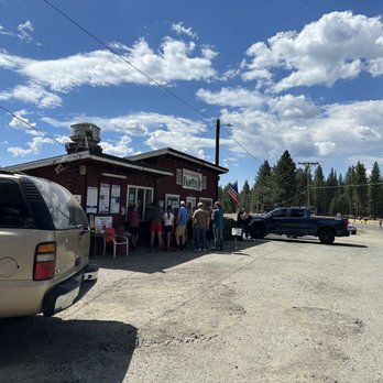Graeagle Mountain Frostee - A line and slow service. - Burgers Near Me - Graeagle, California