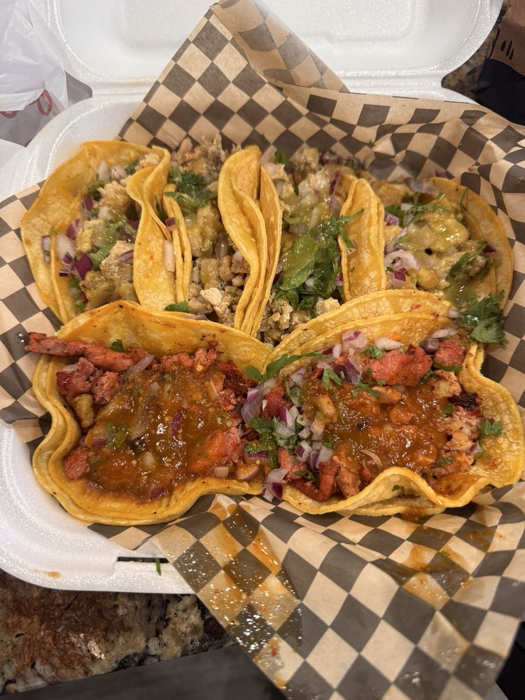 Taqueria La Estrella Logo