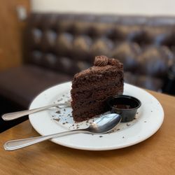 Crú Food & Wine Bar - Chocolate cake
