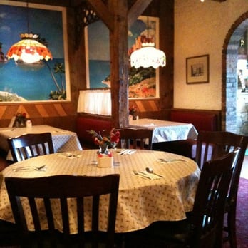 Angelo's - a dining room with tables and chairs - Pizza Near Me - Southampton, Pennsylvania
