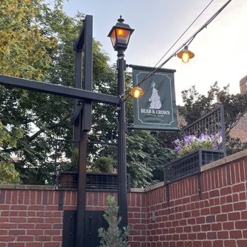 Bear & Crown - Back patio - Pubs Near Me - Sacramento, California
