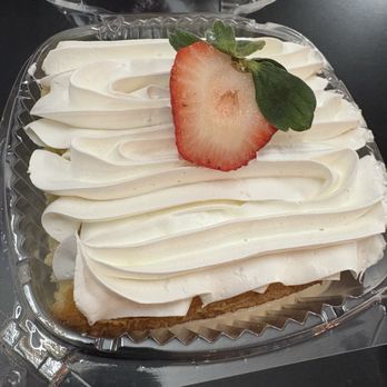 Daisies Pasteles - Tres leches cake - Custom Cakes Near Me - Albany, New York Daisies Pasteles - Tres leches cake - Custom Cakes Near Me - Albany, New York