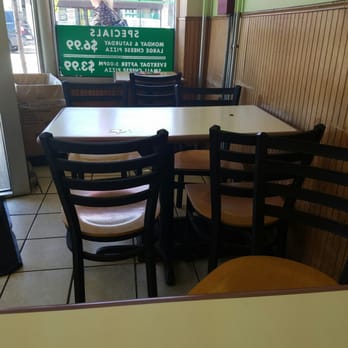 Newtonville Pizza - Dirty tables - Pizza Near Me - Newton, Massachusetts
