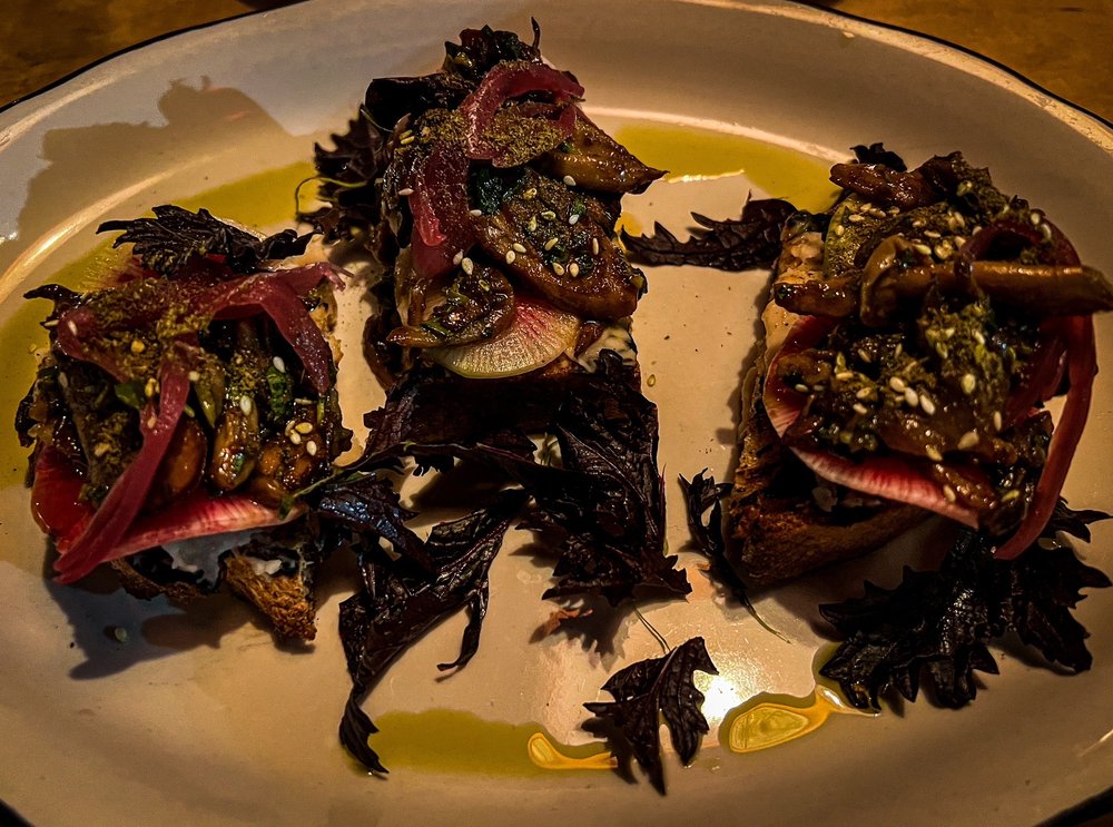 HANK’S DOWNTOWN DIVE Updated November 2024 113 Photos & 90 Reviews